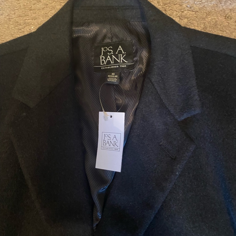 Jos A. Bank men’s dark, charcoal gray winter coat…size 44R…$100